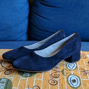 Vagabond brand navy blue suede low heel shoes